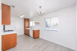 Photo #4: 260016113 Listing