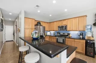 Photo #5: 260016129 Listing