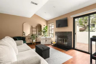Photo #2: 260016147 Listing