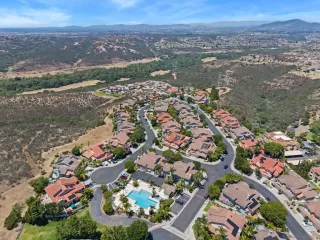 Photo #4: 260016211 Listing