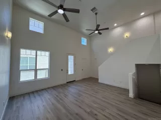 Photo #2: 260016227 Listing 