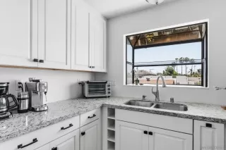 Photo #4: 260016239 Listing