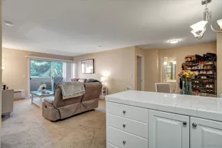 Photo #4: 260016243 Listing