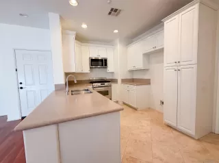 Photo #1: 260016327 Listing