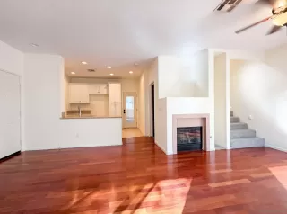 Photo #2: 260016327 Listing