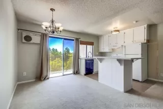 Photo #2: 260016376 Listing