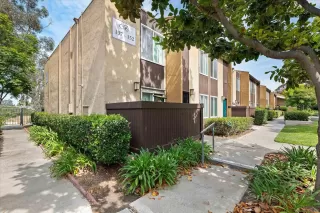Photo #3: 260016400 Listing