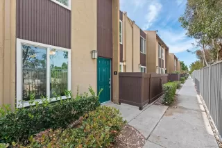 Photo #5: 260016400 Listing