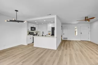 Photo #3: 260016402 Listing