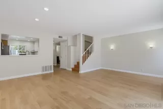 Photo #4: 260016411 Listing