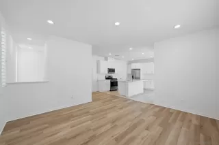 Photo #2: 260016467 Listing