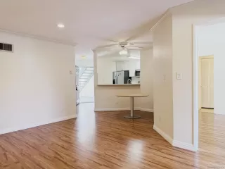 Photo #4: 260016476 Listing