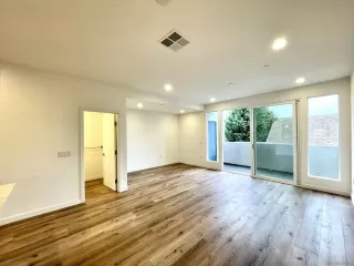 Photo #4: 260016506 Listing