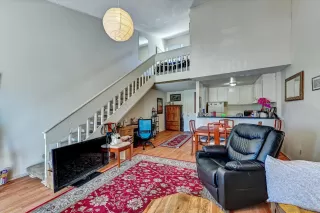 Photo #1: 260016615 Listing