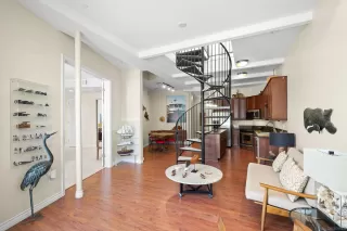 Photo #4: 260016645 Listing