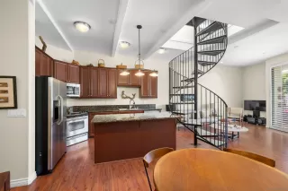 Photo #5: 260016645 Listing