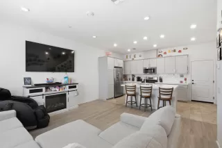 Photo #2: 260016673 Listing