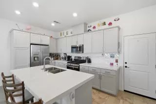 Photo #3: 260016673 Listing
