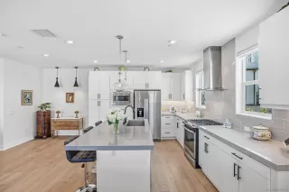 Photo #3: 260016807 Listing