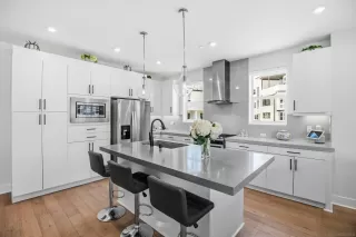 Photo #5: 260016807 Listing