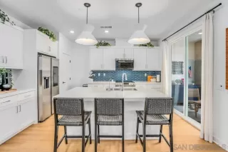 Photo #2: 260016905 Listing