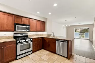 Photo #4: 260016976 Listing