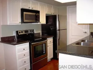 Photo #4: 260017010 Listing