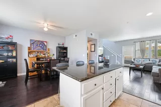 Photo #5: 260017111 Listing
