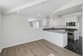 Photo #4: 260017230 Listing