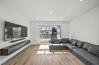Photo #3: 260017245 Listing
