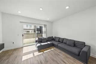 Photo #4: 260017245 Listing