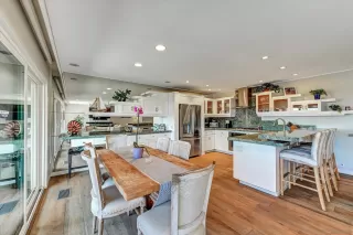 Photo #1: 260017249 Listing