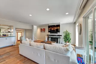 Photo #2: 260017249 Listing