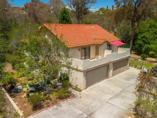 Photo #2: 260017291 Listing