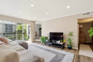 Photo #2: 260017312 Listing