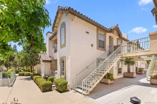 Photo #1: 260017372 Listing