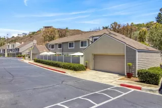 Photo #3: 260017387 Listing