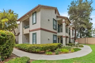 Photo #2: 260017401 Listing