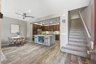 Photo #3: 260017440 Listing