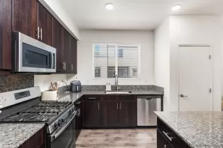 Photo #5: 260017504 Listing