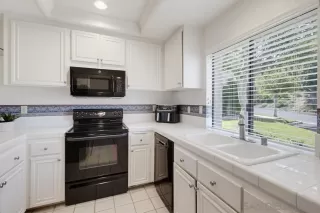 Photo #4: 260017525 Listing