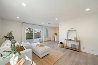 Photo #1: 260017533 Listing