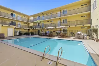 Photo #5: 260017551 Listing