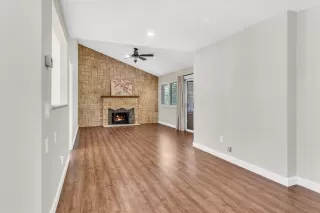 Photo #3: 260017561 Listing