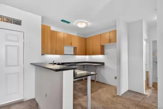 Photo #3: 260017571 Listing