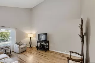 Photo #2: 260017586 Listing