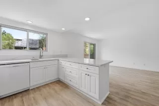 Photo #1: 260017647 Listing