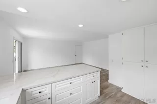 Photo #4: 260017647 Listing