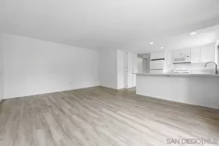 Photo #5: 260017647 Listing