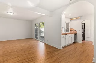 Photo #1: 260017670 Listing